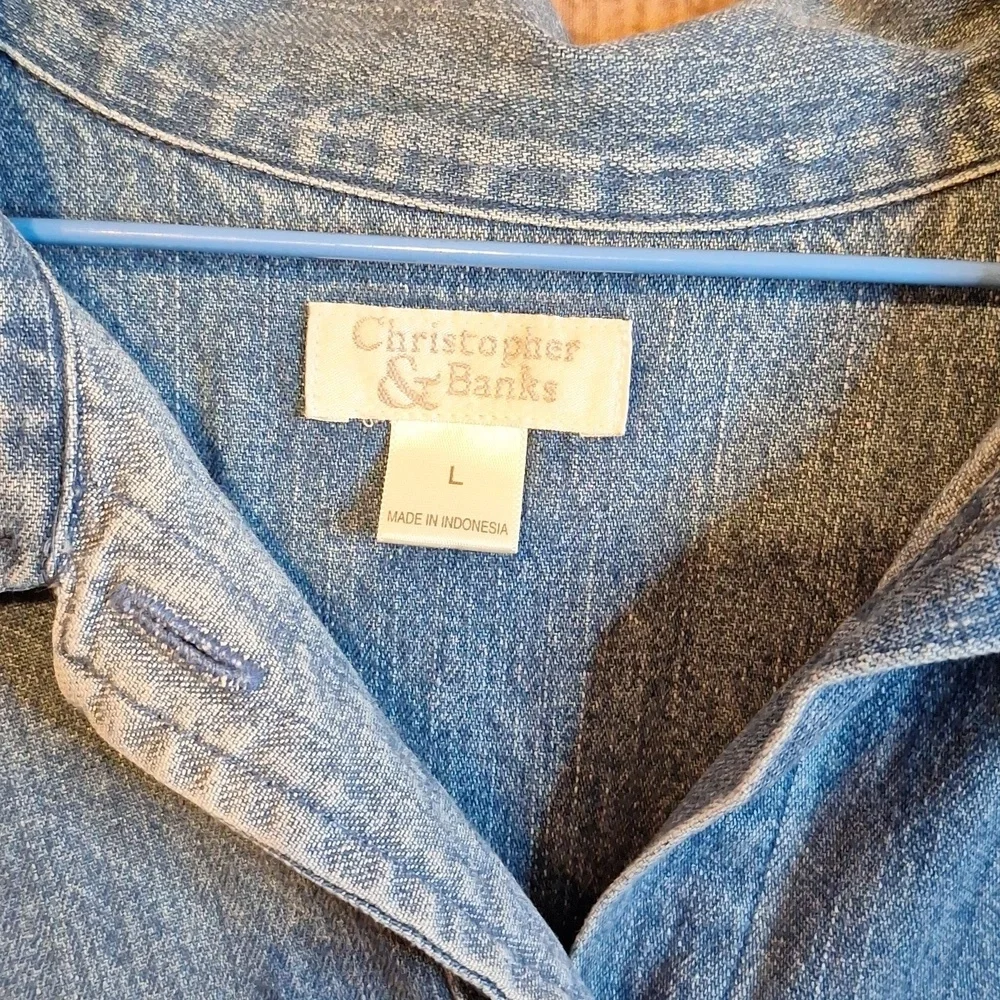 CHRISTOPHER AND BANKS BUTTON DOWN TOP SIZE LARGE EMBROIDERED 2002